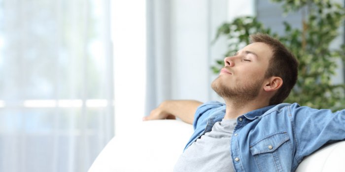 Dormir assis : les graves maladies que vous risquez