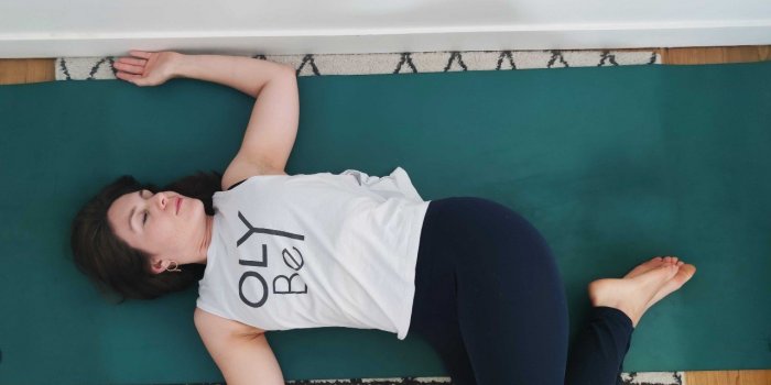 Cancer du sein : 5 postures de yoga pour renouer avec son corps