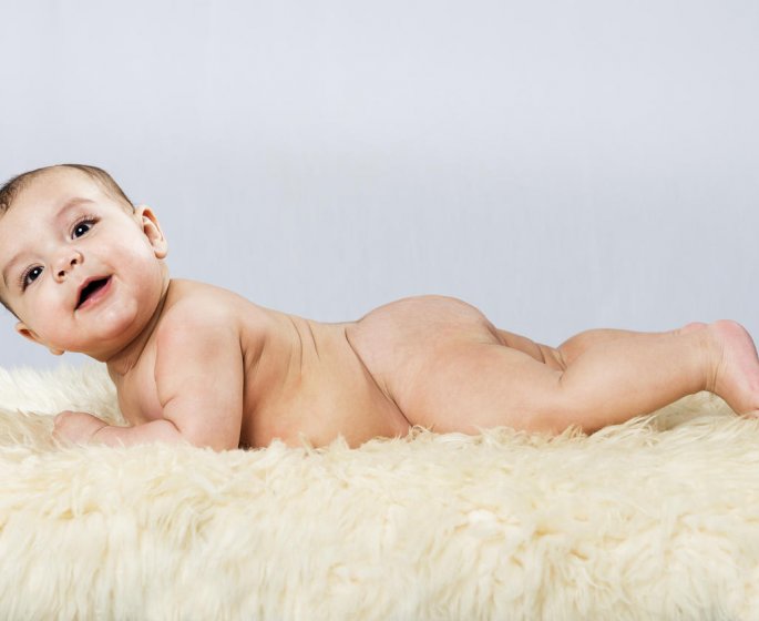 Erytheme fessier de bebe : les soins au liniment