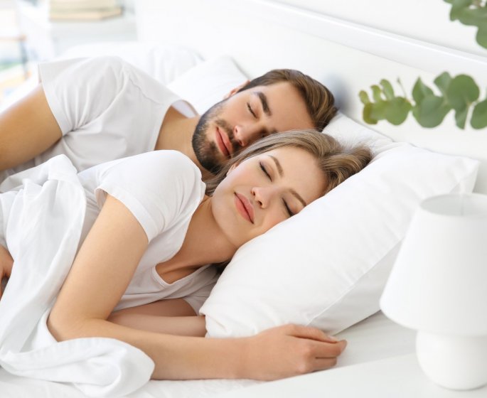 Sommeil : dormir a deux ameliore la qualite de vos nuits 