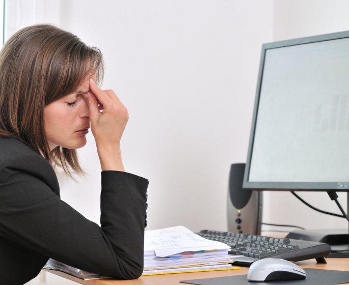 Troubles visuels : un exercice pour limiter la fatigue oculaire au travail