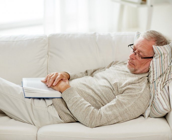 Alzheimer : faire de longues siestes augmente le risque de demence