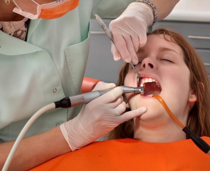 Le detartrage elimine la plaque dentaire