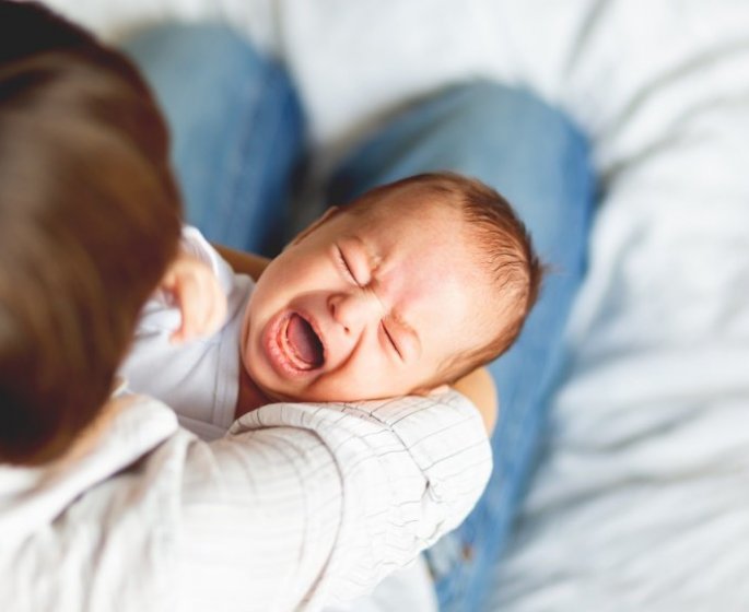 Bebe pleure : la methode scientifique pour le calmer et l’endormir