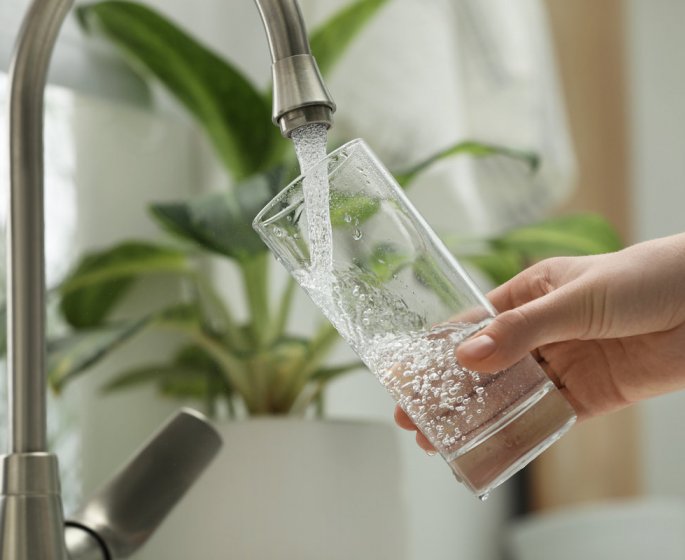 Eau du robinet : 5 bonnes facons de la stocker pour eviter les bacteries