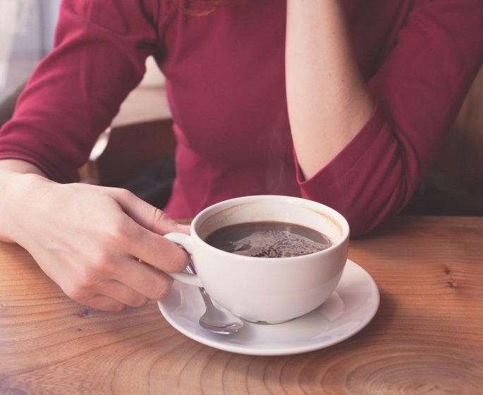 Maladies cardiovasculaires : boire plus de 6 tasses de cafe par jour augmente les risques