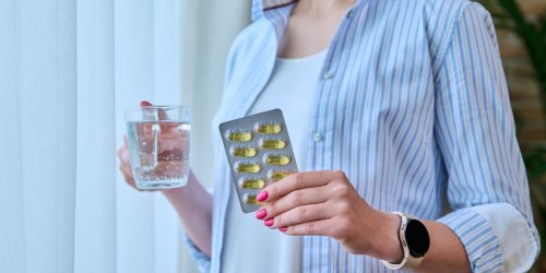 Quels sont les effets de la prise de vitamine D et de calcium chez les femmes menopausees ?