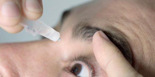 Secheresse oculaire : le traitement par larmes artificielles