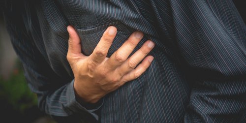 Douleur a la poitrine : les autres causes que le stress