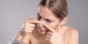 Bouton sur le visage : un exces de sebum parfois en cause