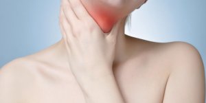 Ganglions dans le cou : un symptome du cancer du larynx ?