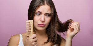 Chute de cheveux : l-huile de ricin pour stimuler la repousse