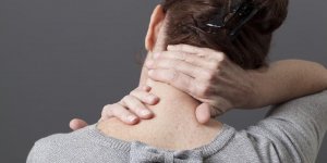 Mal au cou : un symptome de la thyroide ?