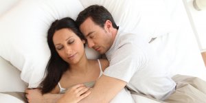 Ce que votre position en dormant revele de votre couple
