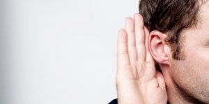 Acouphenes pulsatiles a l-oreille droite : pourquoi ?