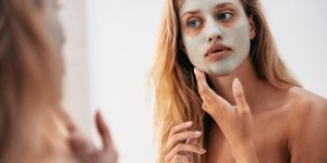 Argile verte : un masque antirides naturel pour le visage