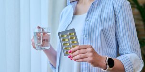 Quels sont les effets de la prise de vitamine D et de calcium chez les femmes menopausees ?