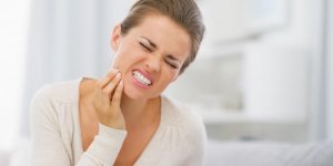 Comment soulager un mal de dents pendant la grossesse ?