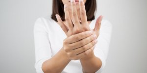 Osteoporose : 3 traitements pour les doigts