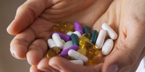 Le mauvais usage des medicaments tue plus de 10 000 personnes par an : comment proteger les patients ?