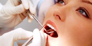 Prothese dentaire fixe : la pose a l-etranger dangereuse ?