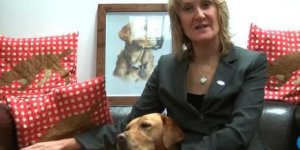 Son chien a senti son cancer du sein et lui a sauve la vie