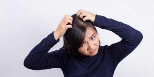 Cuir chevelu irrite : une cause de cheveux gras ?