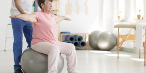 Prothese de hanche : quels sont les mouvements a eviter ?