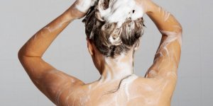 Comment faire un shampoing anti poux naturel ?