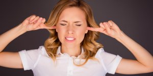 Phonophobie : un symptome de migraine