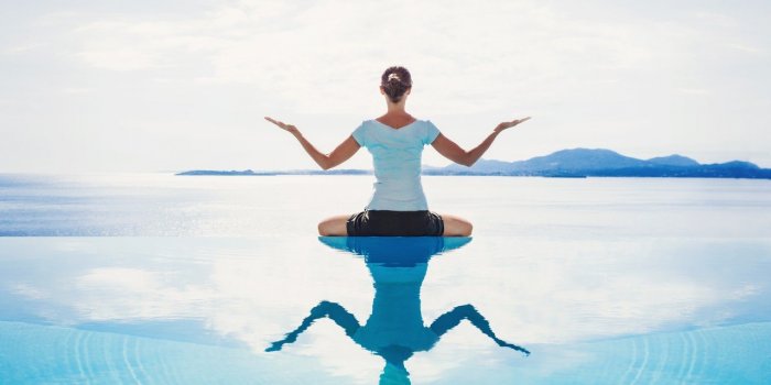 Hiver : 5 postures de yoga pour renforcer son immunite