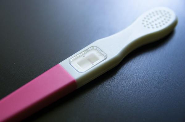 Un test de grossesse négatif peut-il être faux ?
