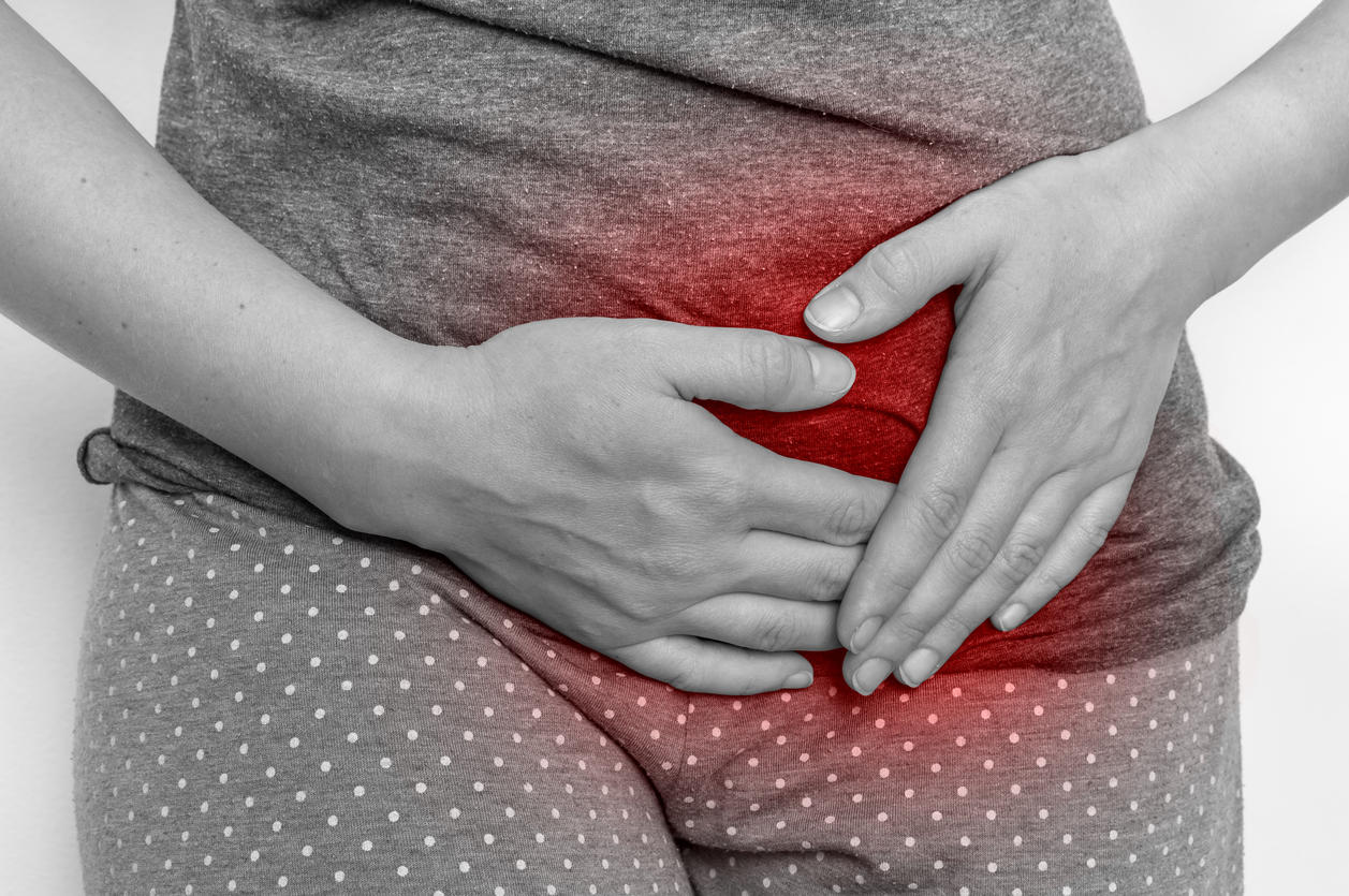 Douleur du côté droit du ventre : un problème aux ovaires ?