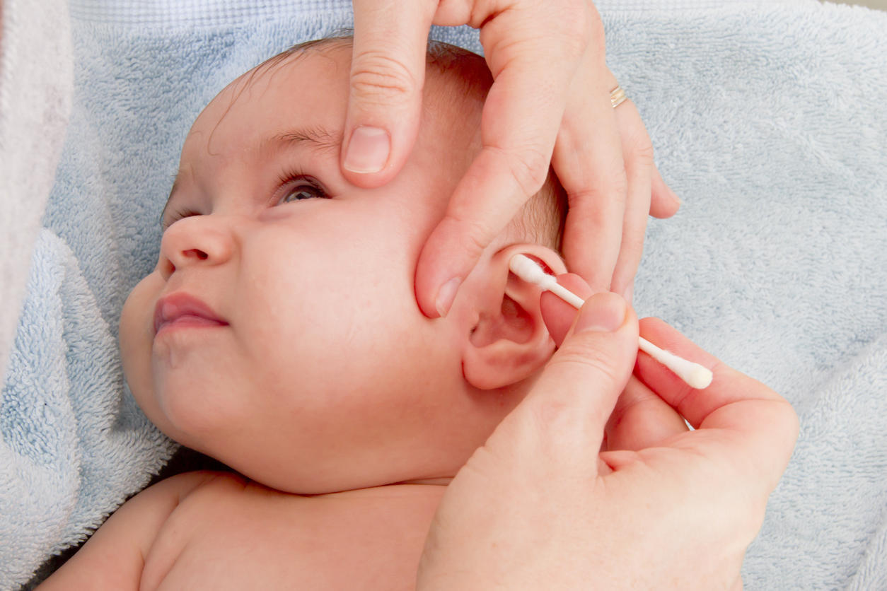 Coton-tige : un danger pour les oreilles de bébé ?