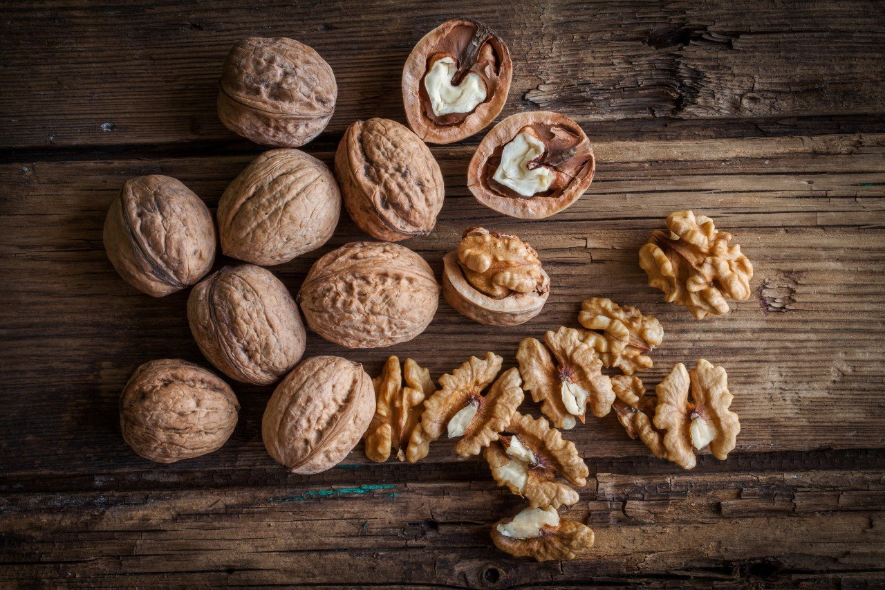 Vous n’imaginez pas les bienfaits d’une petite poignée de noix mangée chaque jour ! Cholestérol, cœur, transit, ligne… Impossible de faire...