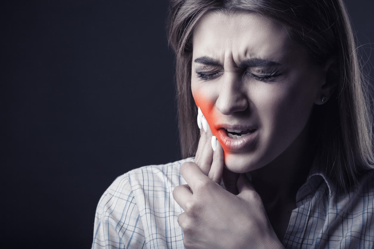 Comment soulager les douleurs d'une gouttière dentaire la nuit ?