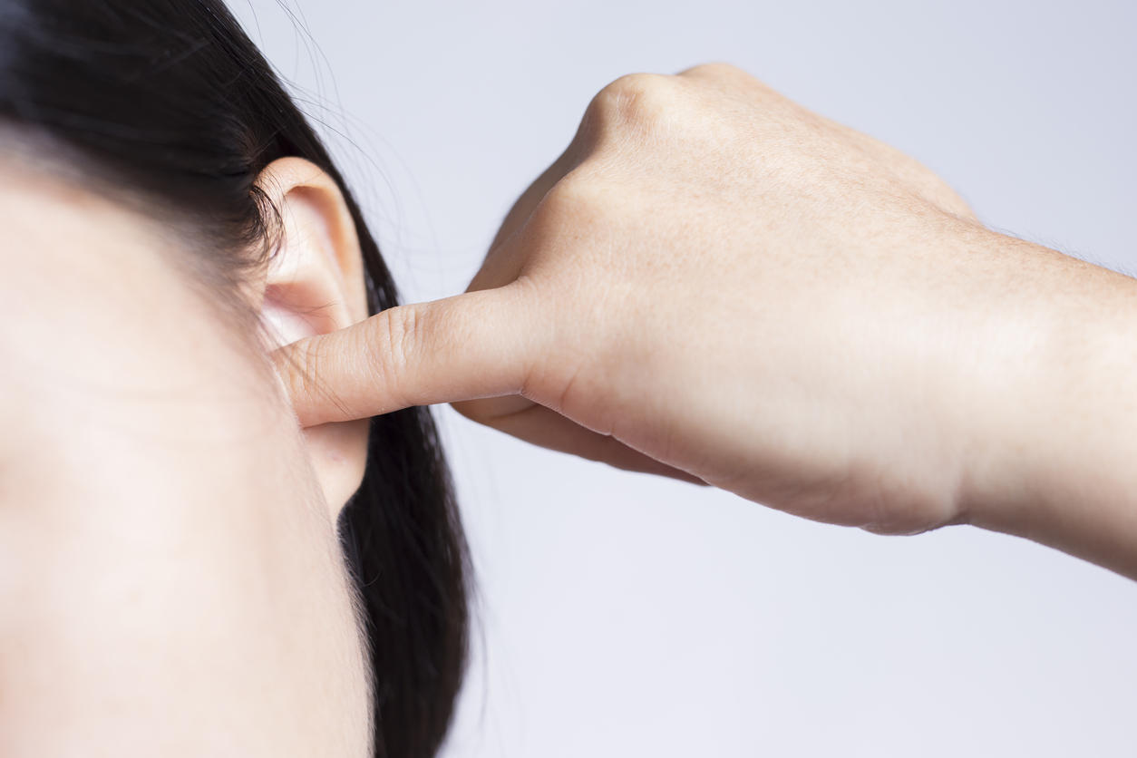 Rhume : comment déboucher une oreille bouchée ?