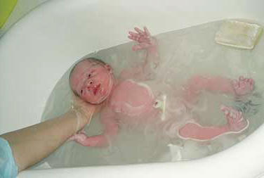 Le bain de bébé