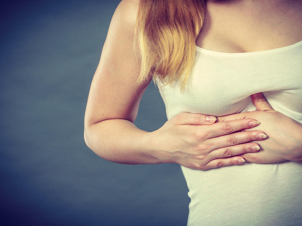 Douleur à la poitrine : un signe de règles ou de grossesse ?