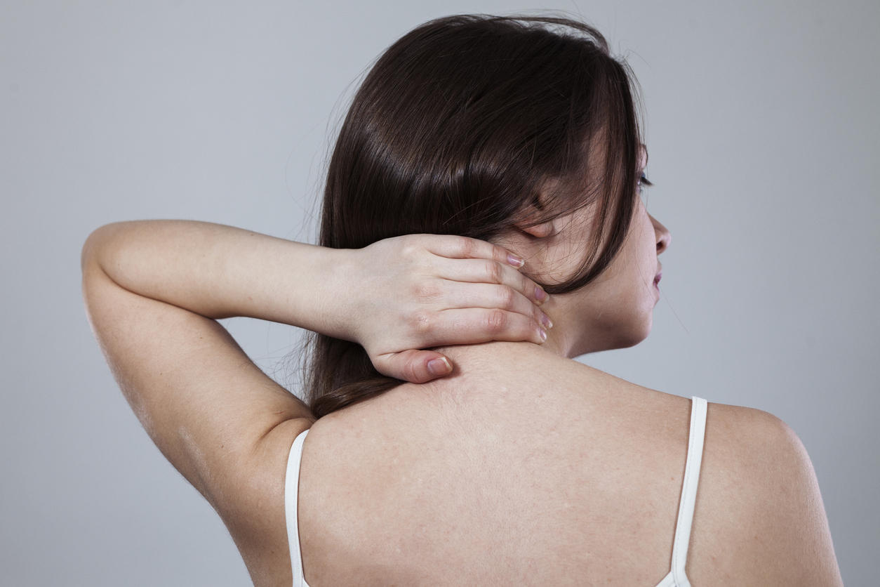 Mal au cou et ganglion : qu'est-ce que l'adénopathie cervicale ...