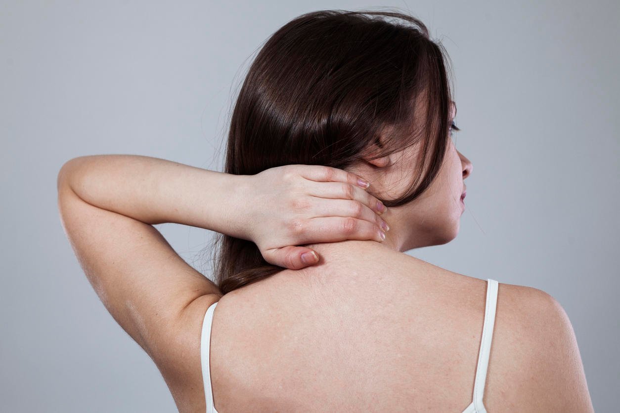 Mal au cou et ganglion : qu'est-ce que l'adénopathie cervicale ...