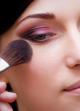 Make-up d’exception : idées maquillage pour les soirs et les fêtes