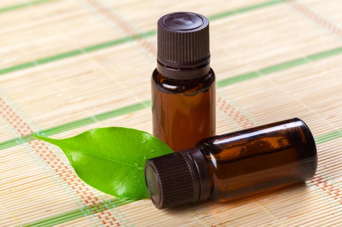 spa oil and leaf