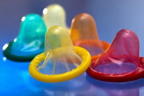 Mettre un préservatif trop fin... ou ne pas en mettre du tout