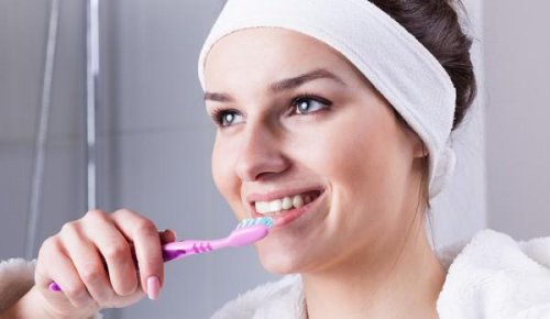 Erreur n°3 : se brosser les dents à l&apos;horizontale