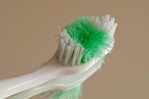 Erreur n°4 : garder sa brosse à dents plus de 3 mois