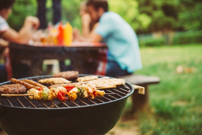 Barbecue : une mauvaise cuisson de la viande peut vous rendre malade