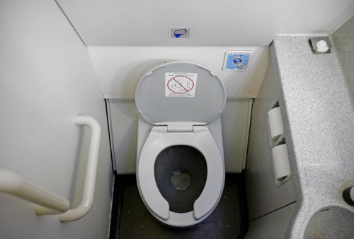 Ne pas s’asseoir sur la cuvette des toilettes