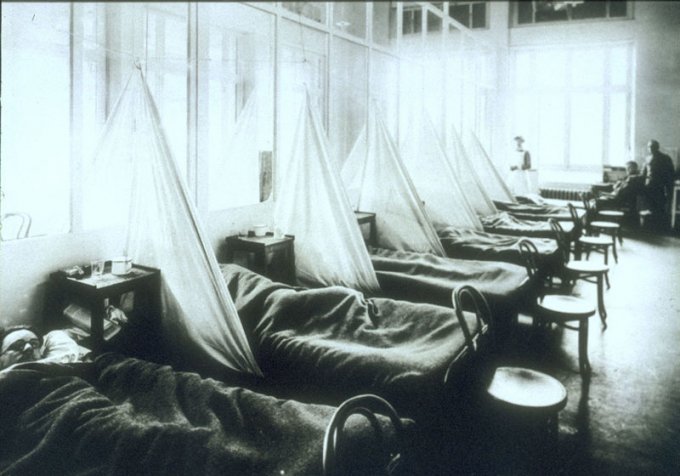 Photo : militaires américains victimes de la grippe de 1918 à l&apos;U.S. Army Camp Hospital no45 (Aix-les-Bains).