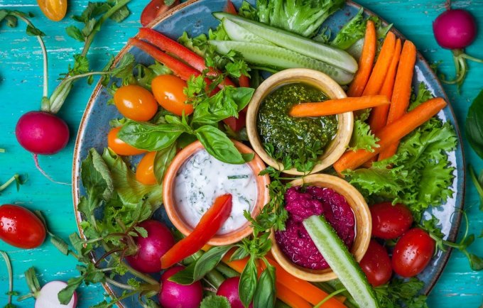 Salades et crudités : propices aux germes